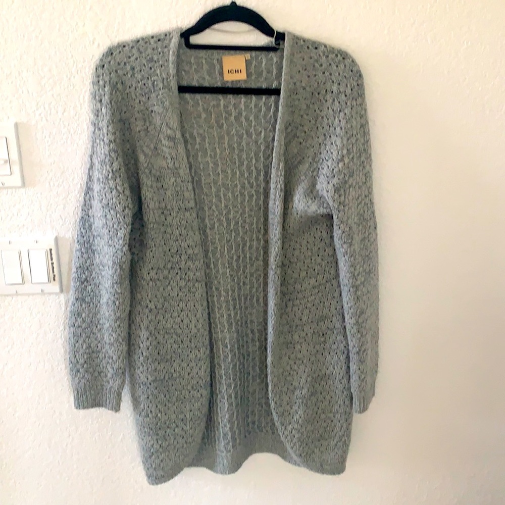 ICHI, LIGHT GRAY, SIZE SMALL KNIT SWEATER.